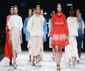 مصر اليوم - أسبوع الموضة في باريس يعود من خلال عروض قوية