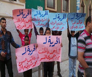 مصر اليوم - أنصار مرسي يؤدُّون صلاة العيد في 12 ساحة في أسيوط