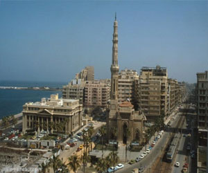   مصر اليوم - الآلاف يؤدُّون صلاة العيد في القائد إبراهيم وسيدي جابر