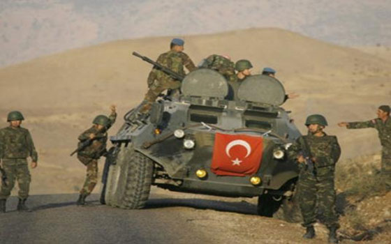   مصر اليوم - الجيش التركيّ يقصف مواقع لمقاتلين إسلاميِّين مرتبطين بـ القاعدة في شمال سوريَّة