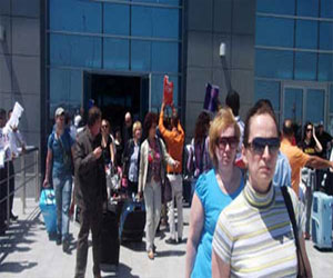   مصر اليوم - وصول 30 ألف سائح إلى الغردقة لقضاء أجازة العيد