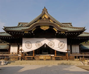   مصر اليوم - سيول تنتقد زيارة وزير ياباني لضريح ياسوكوني