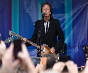 مصر اليوم - بول ماكارتني يقيم حفلة مفاجئة في لندن