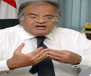   مصر اليوم - عباس يطالب الإدارة القانونية بدراسة قرار وزير الرياضة بتعيين كمال درويش رئيسًا للزمالك