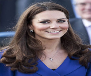   مصر اليوم - كيت ميدلتون تلعب الكرة الطائرة بالكعب العالي