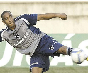   مصر اليوم - البرازيلي فيكتور سيموس أصبح لغزًا محيرًا لجماهير أهلي جدة