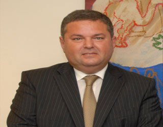   مصر اليوم - على الحكومة المصرية إعادة تكوين 7 ملايين موظف يلتهمون الإنفاق العام