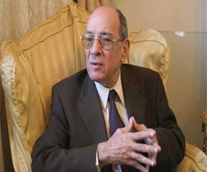   مصر اليوم - شكر يطالب بعرض قانون التظاهر على حوار مجتمعي