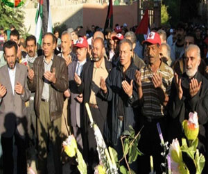   مصر اليوم - زيارة مقبرة الشهداء في مخيم اليرموك تقليد وطني راسخ