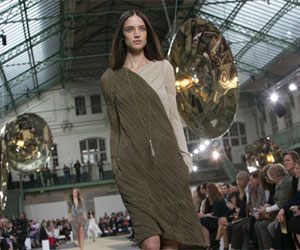 مصر اليوم - تألق في عروض أزياء سيليني وكلوي في أسبوع الموضة