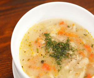   مصر اليوم - اطباق شهية في الرجيم:شوربة الدجاج بالكزبرة