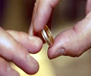   مصر اليوم - واحدة من كل ثلاث بريطانيات يخلعن خواتم زواجهن في العمل