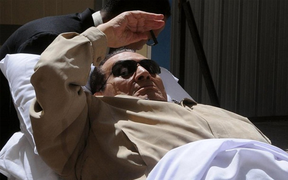   مصر اليوم - محكمة جنايات القاهرة تستكمل محاكمة مبارك ونجليه والعادلي في جلسة سريَّة