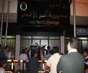   مصر اليوم - مديرية أمن الأقصر تشدد الإجراءات في محيط الكنائس