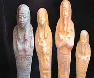   مصر اليوم - جمارك مطار الخرطوم تضبط آثارًا إسلامية قبل تهريبها خارج البلاد