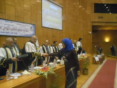   مصر اليوم - جامعة أسيوط تسلم 91 حاسبًا لوحيًا Tablet PC لأوائل الكليات