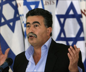   مصر اليوم - وزير البيئة الإسرائيلي يؤكد رفضه لمشروع مد القطار السريع إلى إيلات