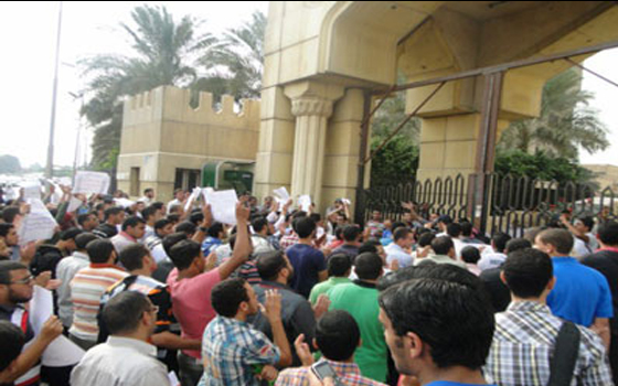   مصر اليوم - طلاب جامعة الأزهر ينكرون التهم المنسوبة إليّهم ويؤكدّون سلّمية تظاهراتهم