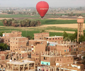   مصر اليوم - سياحة المناطيد تعود إلى سماء الأقصر بعد توقف بضعة أشهر