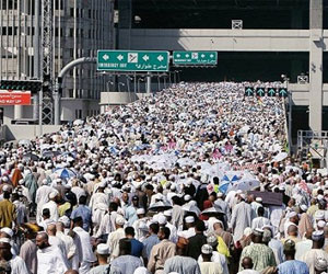   مصر اليوم - وزير الطيران يقوم بجولات تفقدية في المطار لْاستقبال الحجاج العائدين