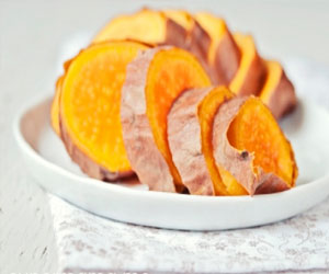   مصر اليوم - البطاطا المشوية على الفحم