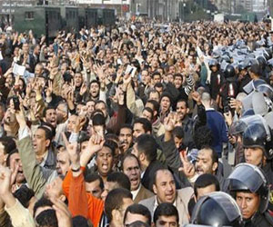   مصر اليوم - مؤشِّر الديمقراطيَّة تؤكد أن قانون التظاهر فقَدَ قُوَّتَه الدستوريَّة