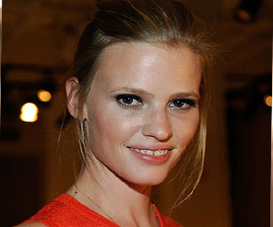 مصر اليوم - الهولندية لارا ستون الوجه الدعائي لـلوريال باريس