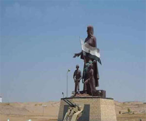   مصر اليوم - محافظ السويس يبدأ احتفالات السويس بإيقاد شعلة النصب التذكاري