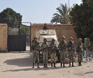   مصر اليوم - تعزيزات أمنية في سجن عتاقة بعد معلومات عن تهريب سجناء