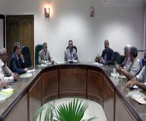   مصر اليوم - محافظ سوهاج يناقش أعطال شبكة مياه المنطقة الصناعيّة