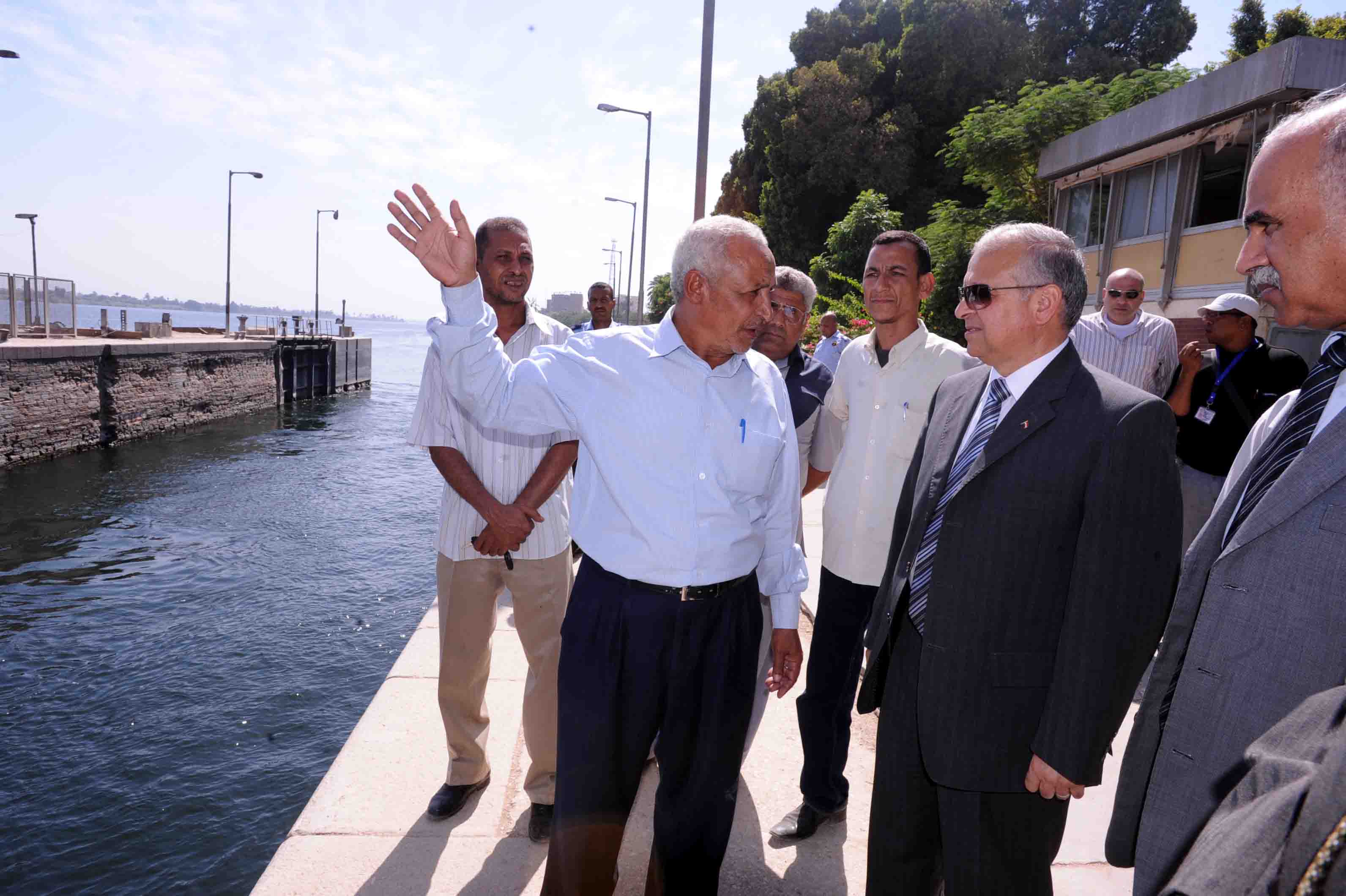   مصر اليوم - محافظ الأقصر يُحيل مدير مستشفى إسنا إلى التحقيق