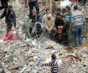   مصر اليوم - انتشال 9 أحياء تحت أنقاض عقار في سوهاج