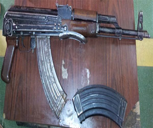   مصر اليوم - القبض على مسجل خطر في سوهاج وبحوزته سلاح آلي ومواد مخدرة