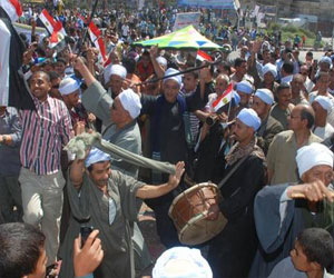   مصر اليوم - كرنفالات وعروض فى شوارع السُّويس إحتفالا بالعيد القومي للمحافظة