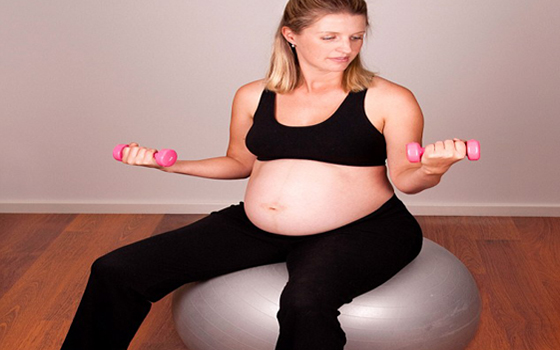 مصر اليوم - النساءُ الرياضيّات يتميّزن بولادةٍ سهلة و ينجبّن أطفالًا أكثر صحة وحيوية