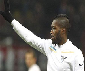   مصر اليوم - سيسيه يؤكد تركه للملعب في حالة تعرضه لهتافات عنصرية