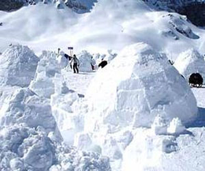   مصر اليوم - العثور على أقواس مجمدة في الثلج لألف عام في السويد