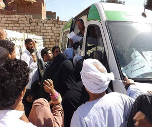   مصر اليوم - علاج 700 مريض مجَّانًا في قافلة طبيَّة في الفيوم