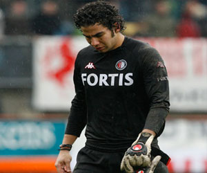 مصر اليوم - إرتياح في الجهاز الفني للأهلي بعد شفاء إكرامي من آلام السمانة