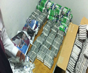   مصر اليوم - جمارك المطار تضبط منتقبة عائدة من الحج بحوزتها 40ألف قرص بنادول