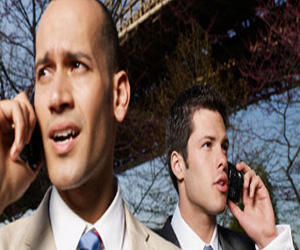   مصر اليوم - اقتراح سناتور اميركي بمنع استخدام الهاتف المحمول في الشارع بالقانون