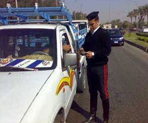   مصر اليوم - ضبط أربعة سائقين يتعاطَوْن المخدِّرات في البحر الأحمر