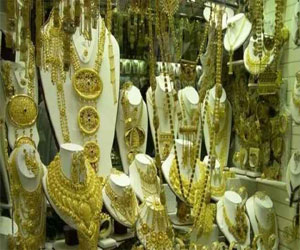   مصر اليوم - مسلّح يسطو على محلّ للمشغولات الذهبيَّة ويقتل صاحبه في رأس غارب