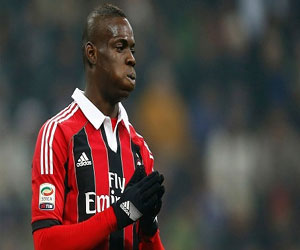   مصر اليوم - وكيل بالوتيلي يُشير إلى إمكانية انتقال نجم ميلان لتشيلسي