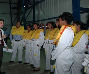   مصر اليوم - تدريب أطقم الطائرات العراقية والإريترية في مركز تدريب مصر للطيران