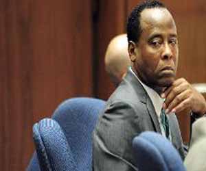   مصر اليوم - إطلاق سراح الطبيب كونراد موراي المسؤول عن وفاة مايكل جاكسون