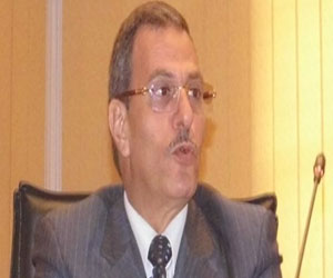   مصر اليوم - مدير أمن البحر الأحمر يكرم أمين شرطة أعاد حقيبة لصحابها بها مليون جنية