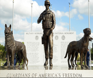   مصر اليوم - نصب تذكاري للكلاب في الولايات المتحدة تقديرا لتضحياتها