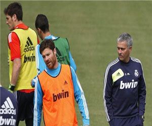   مصر اليوم - مورينيو يريد ألونسو في تشيلسي مجانًا