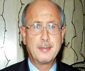   مصر اليوم - سلطات مطار القاهرة تسمح لعقل بشير بالسفر إلى إلمانيا